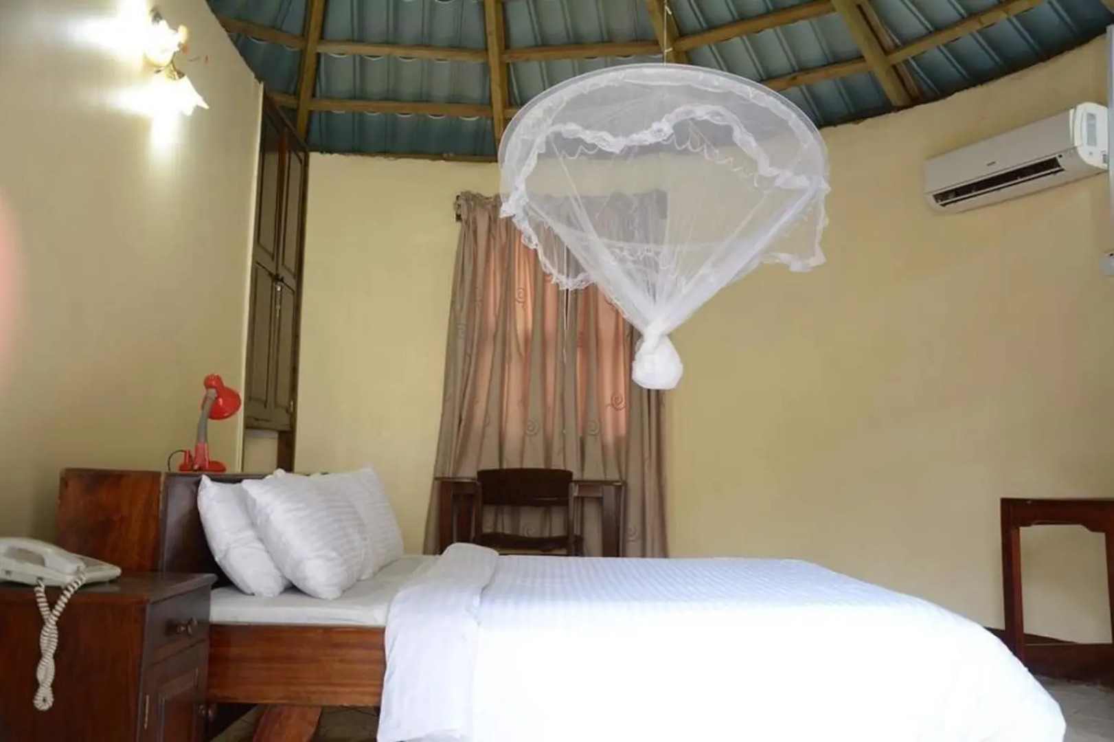 Mahale Classic Lodge