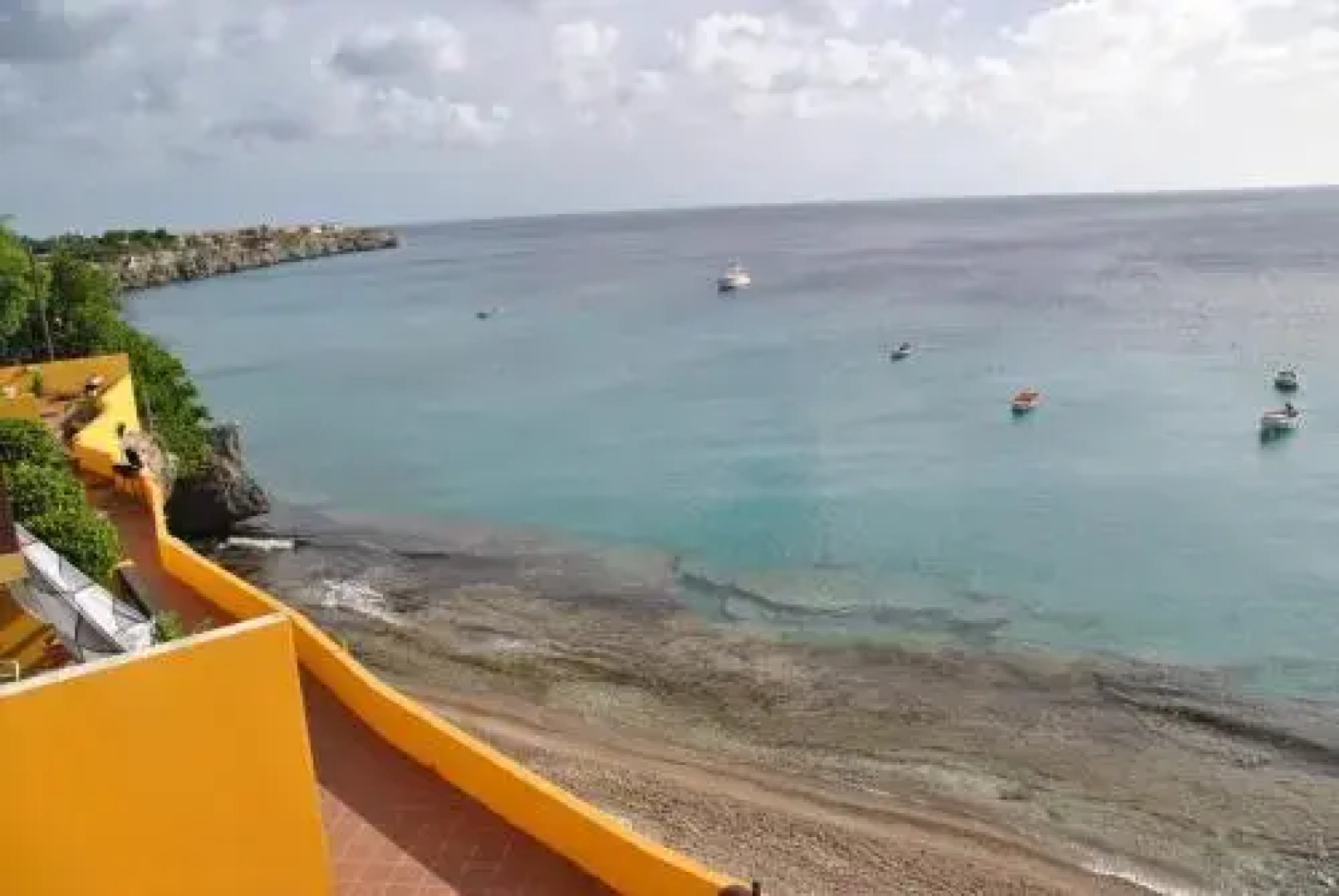 All West Apartments & Diving