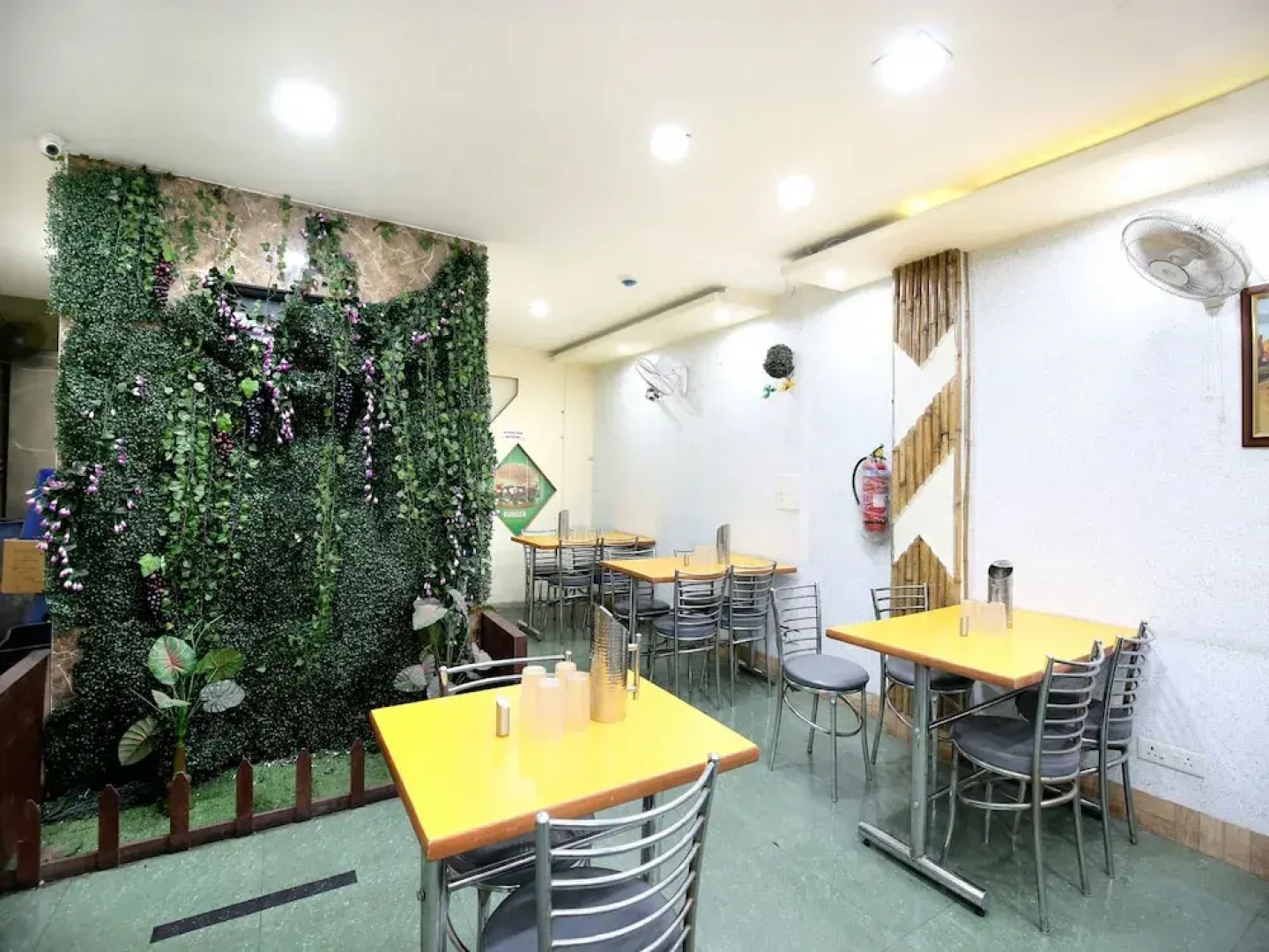 OYO 15030 Hotel ESS PEE Grand