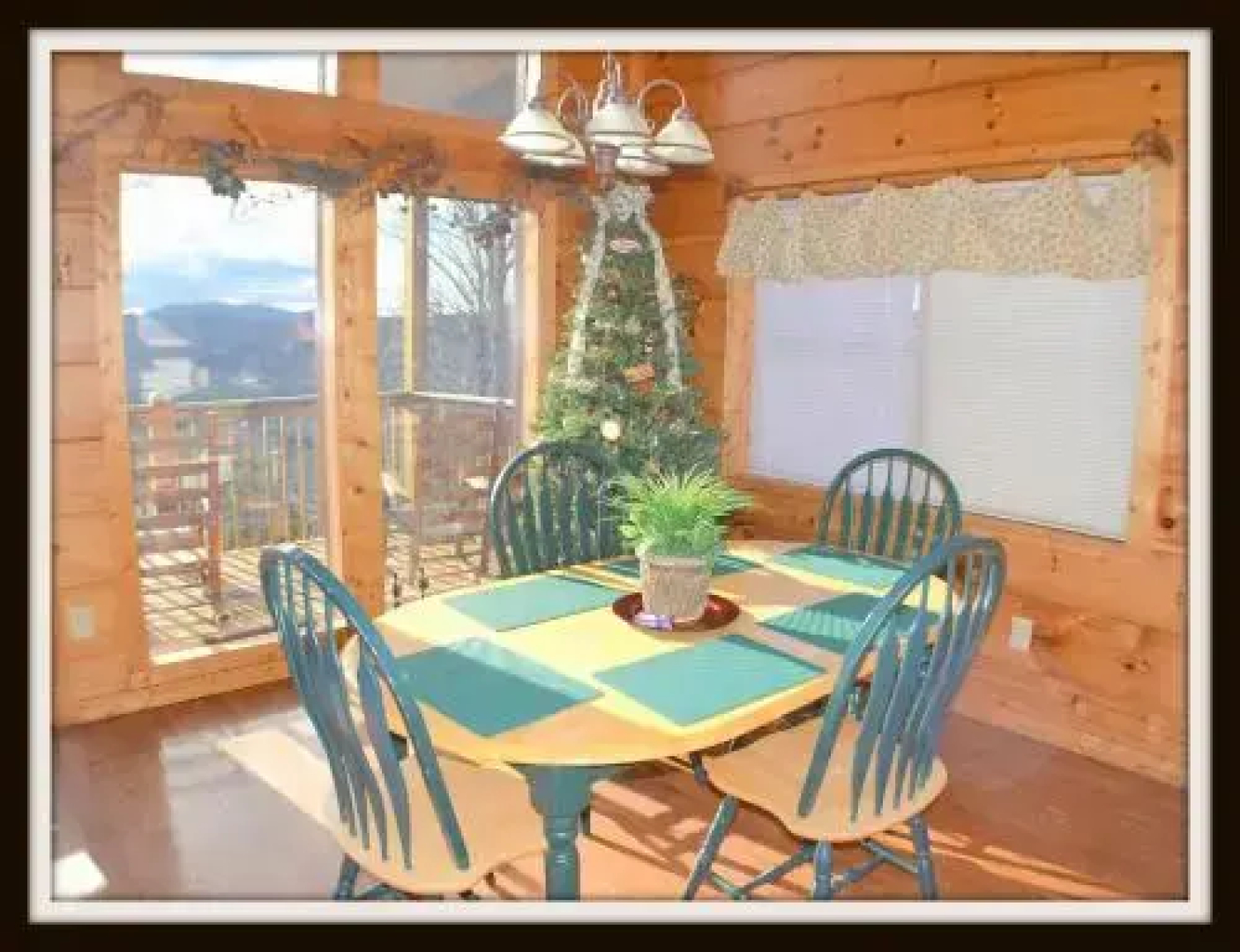 Autumn Mist - 3 Br cabin by RedAwning