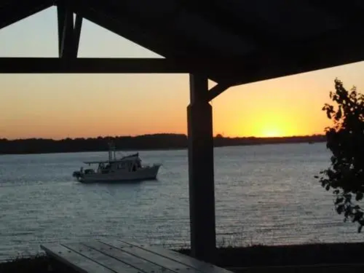 Close to Water, Restaurants and Clubs, Toorbul St, Bongaree