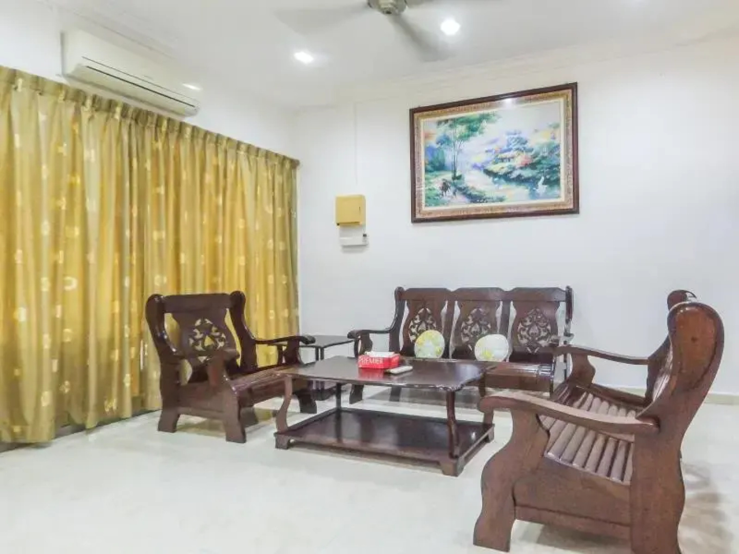 715 Kluang Holiday Home