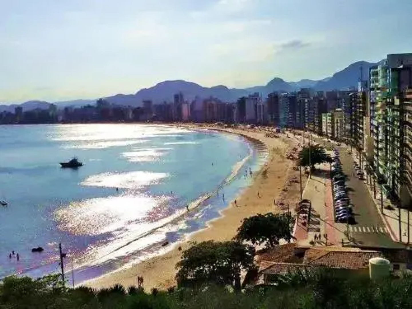 Kitnet no 1º Piso, a 300m da Praia do Morro