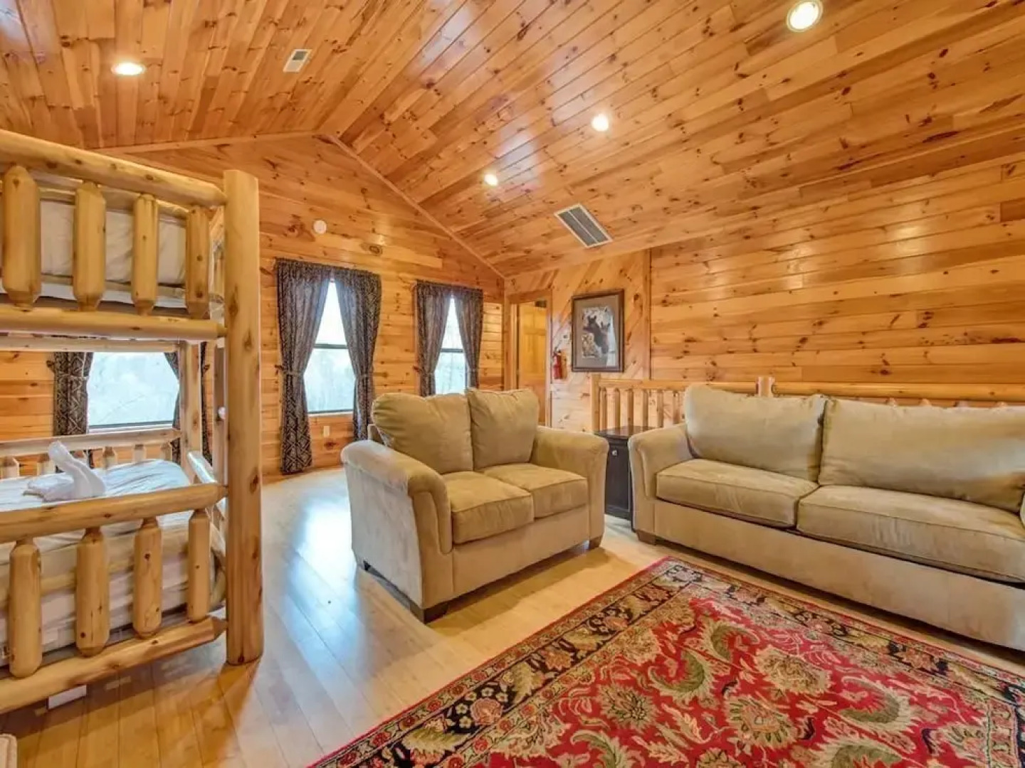 Apple Bear Lodge - Four Bedroom Cabin