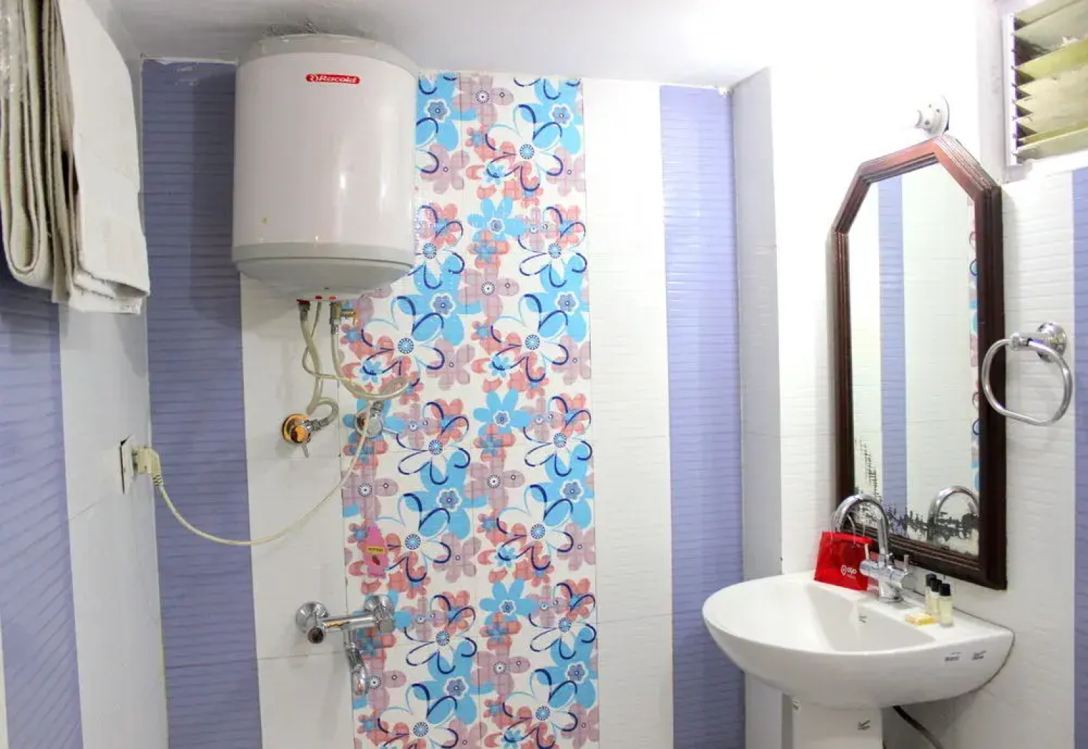 OYO 1045 Hotel Ashirward