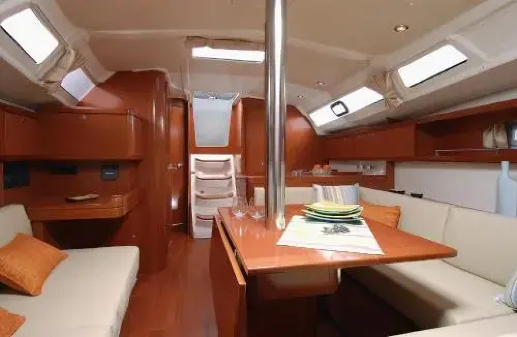 Oceanis 37 Sailing Yacht