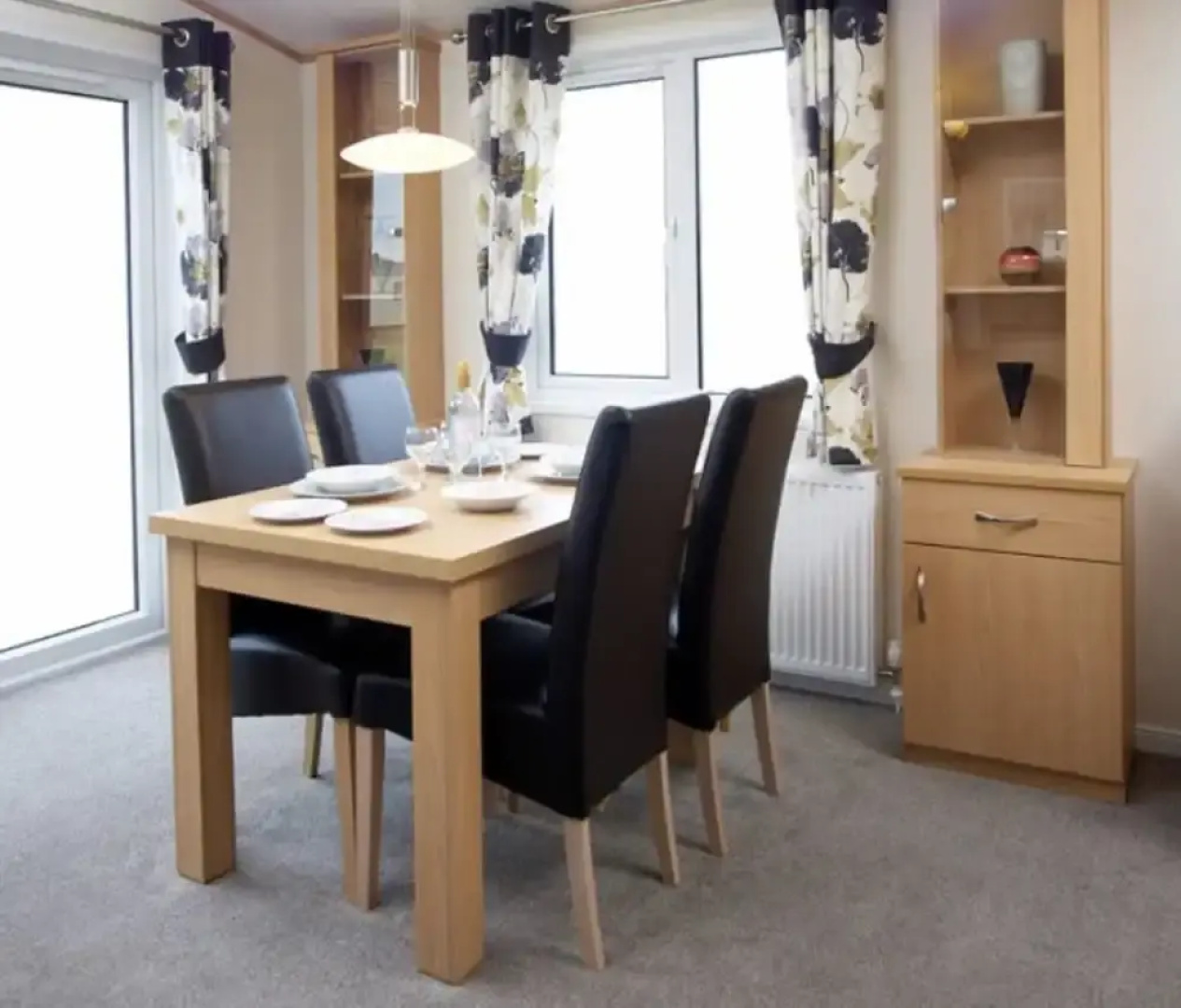 Luxury Lodge Embo