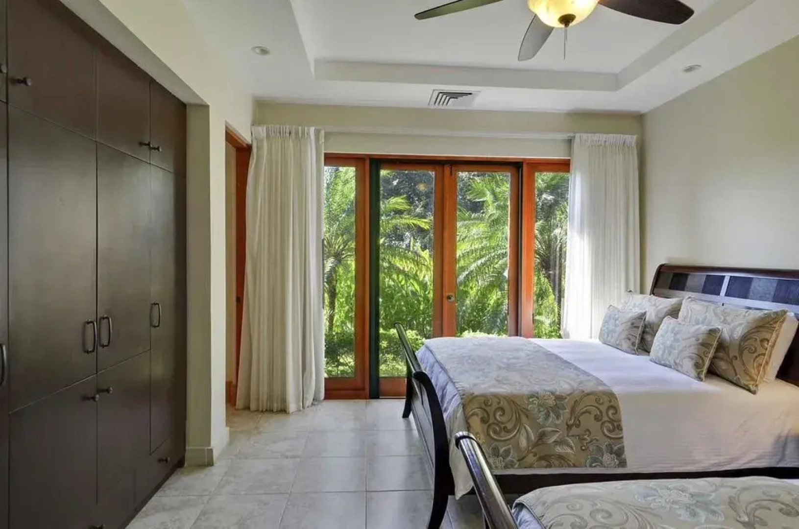 Casa Oasis Close to Beach Golf, Surf and More by RedAwning