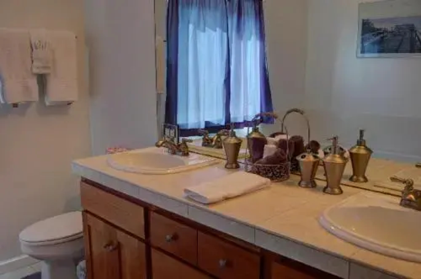 Somerville's Escape 4 Br home by RedAwning