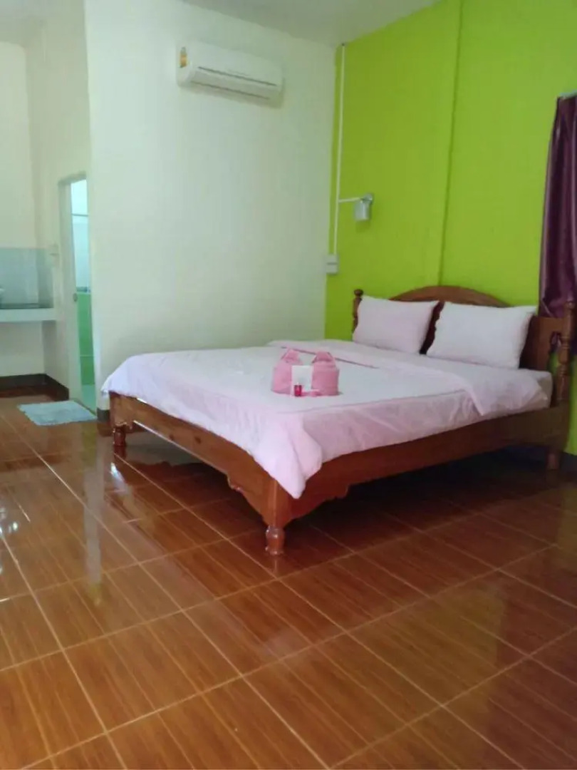 Tong111 Rattaburi Hotel