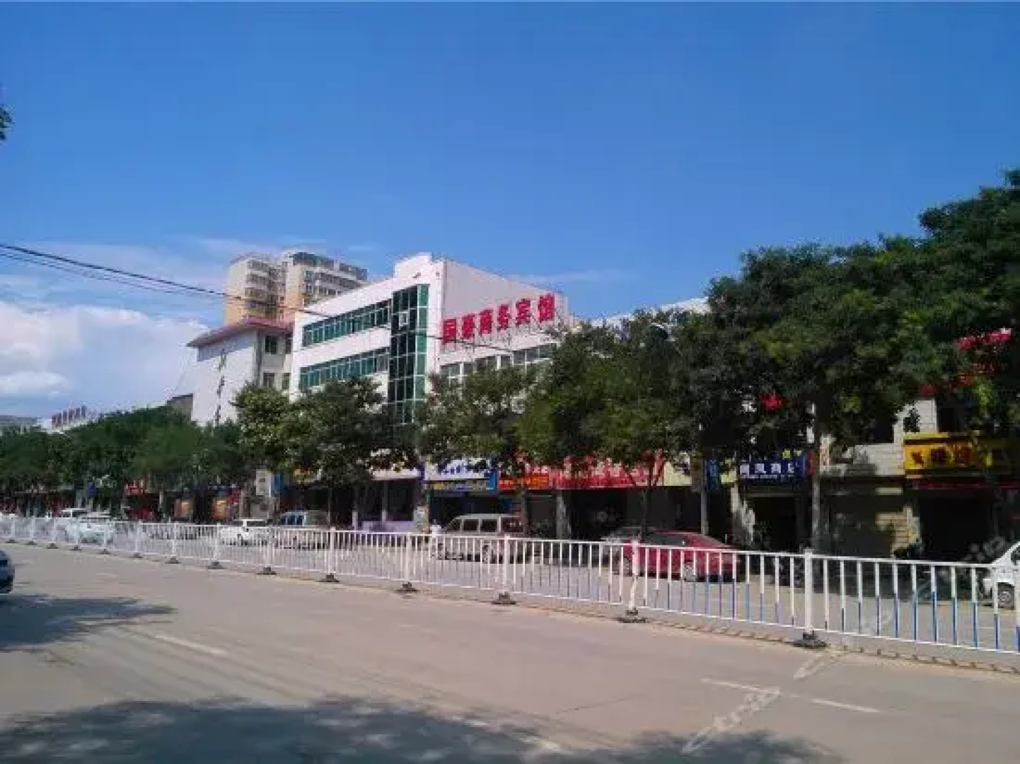 Luo Chuan Guo Hao Business Inn
