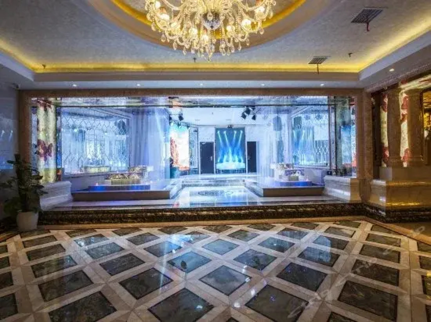 Huayin International Hotel