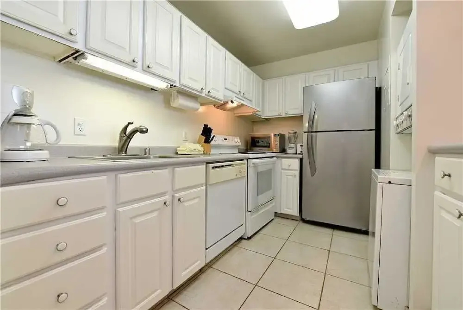 Valley Isle #808 2 Bedroom Condo by RedAwning