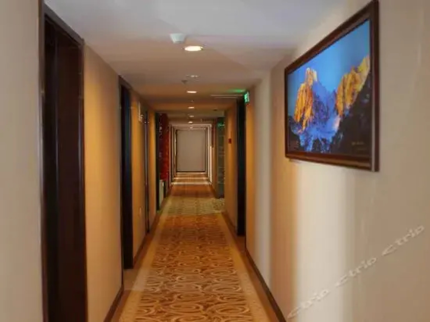 Jinghong Business Hotel
