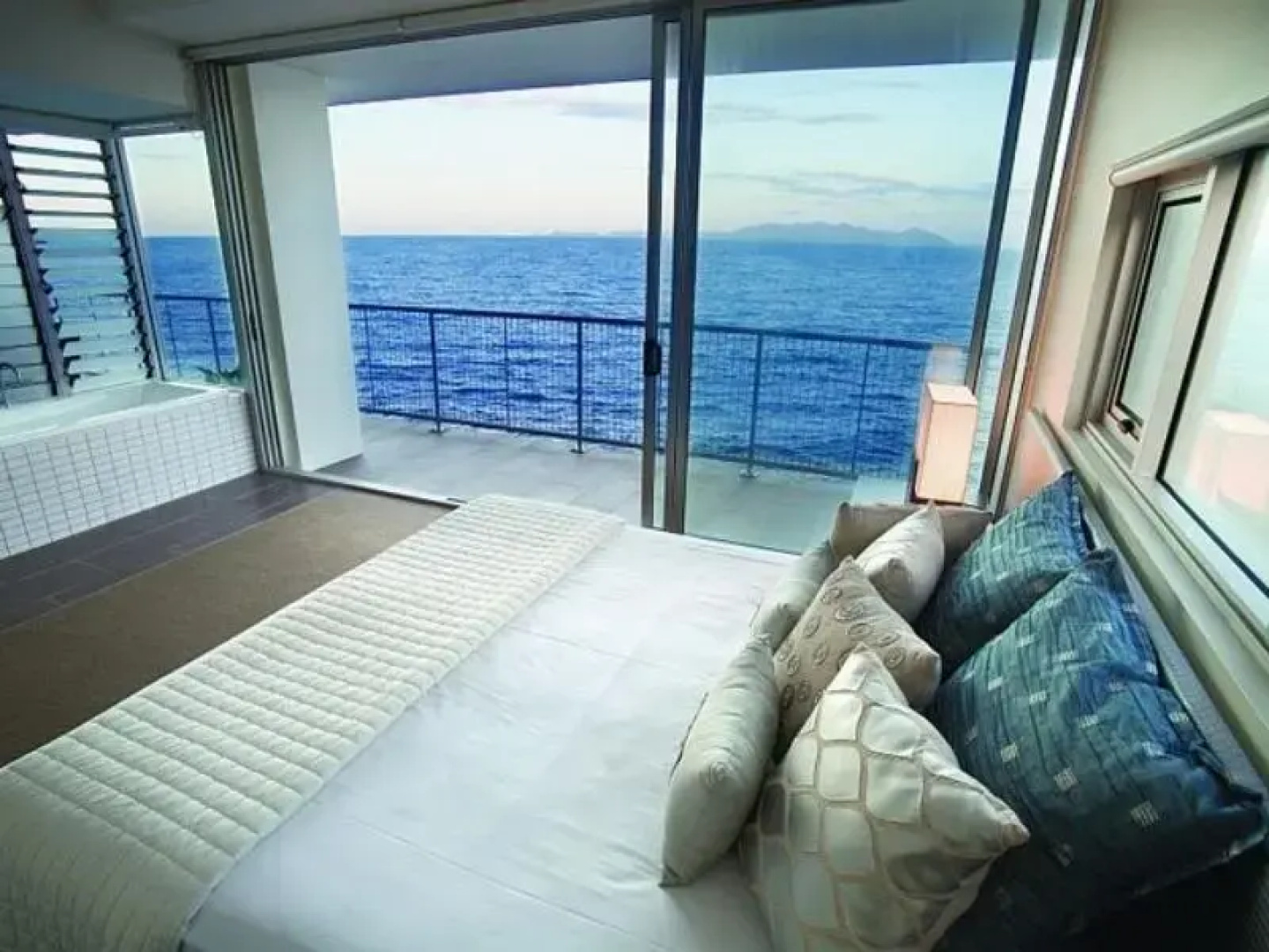 Bright Point Deluxe Holiday Home