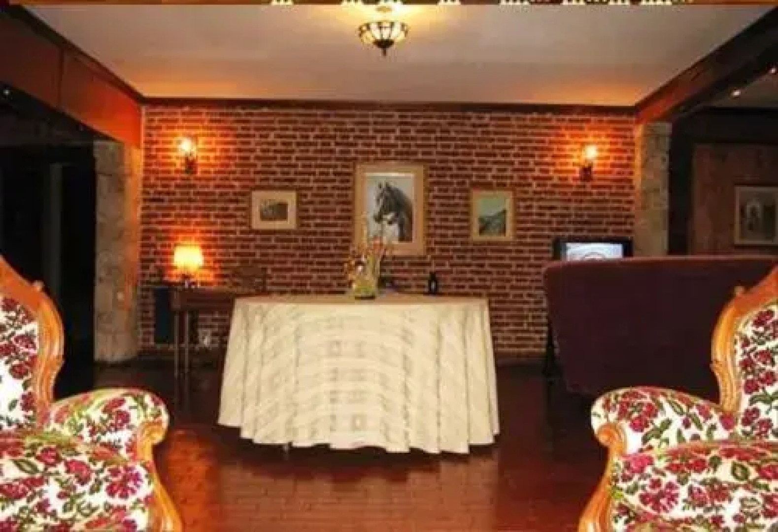 Los Nobles Hostal de Bosque