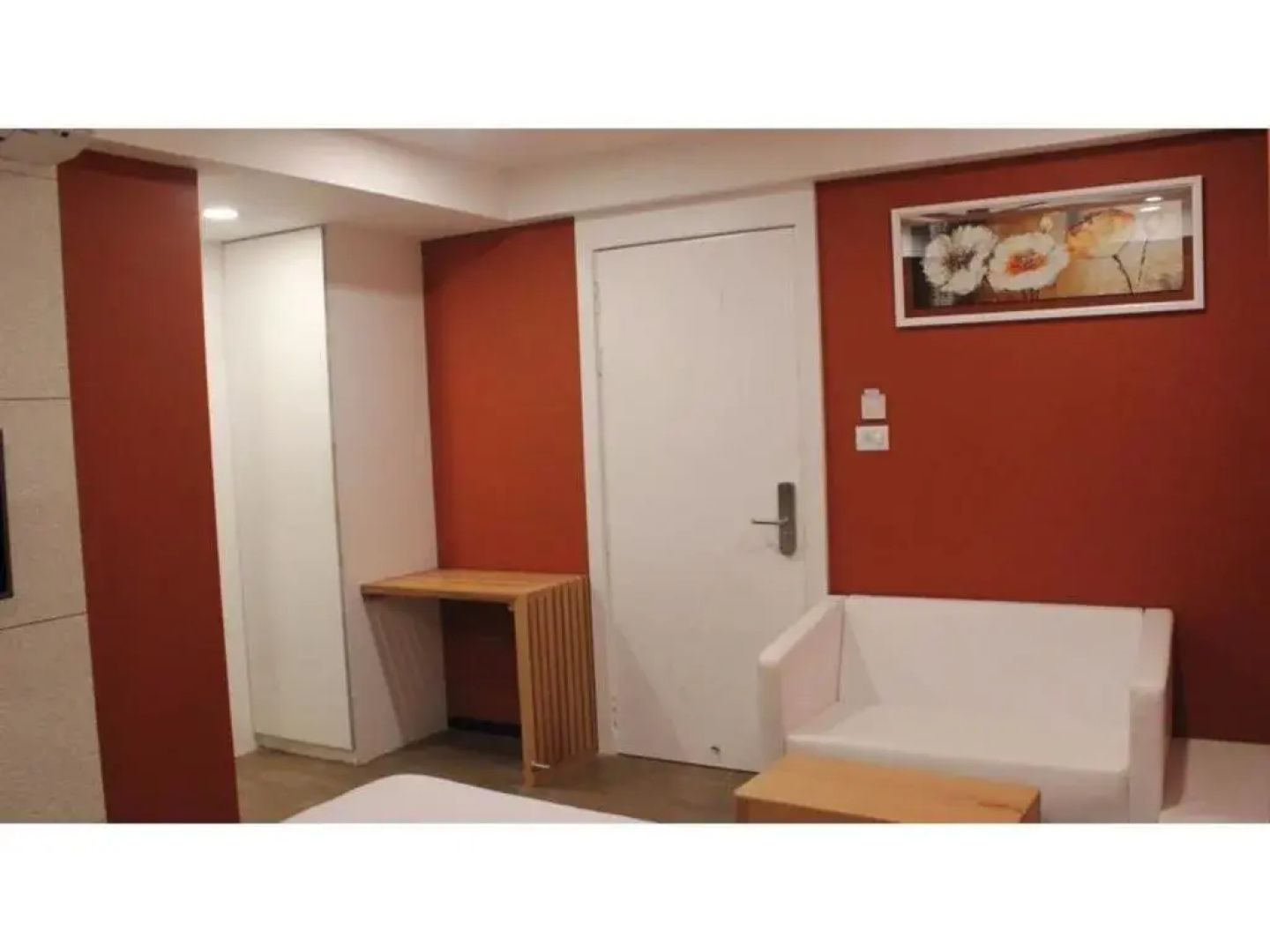 Vista Rooms at Sanwar Road