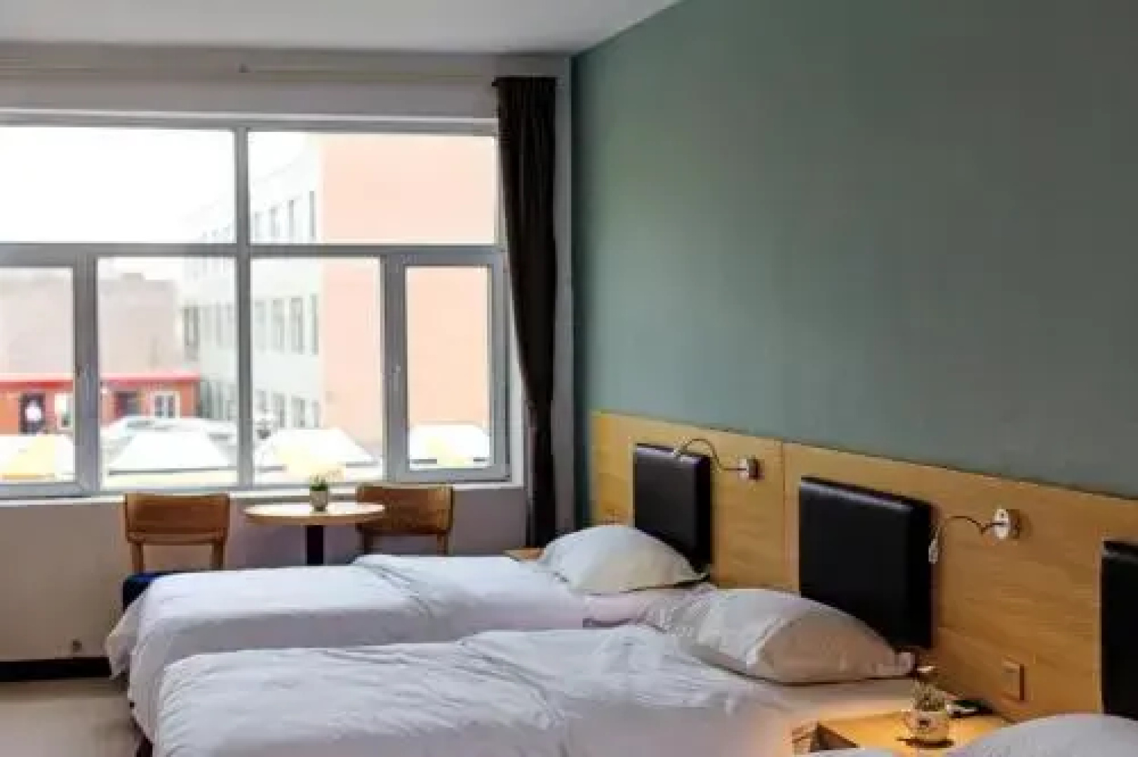 He Tu Traveling Hotel
