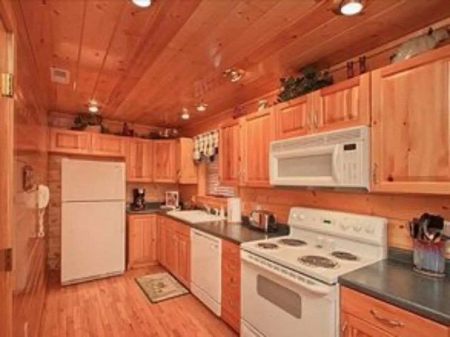 Knotty Pine Delight