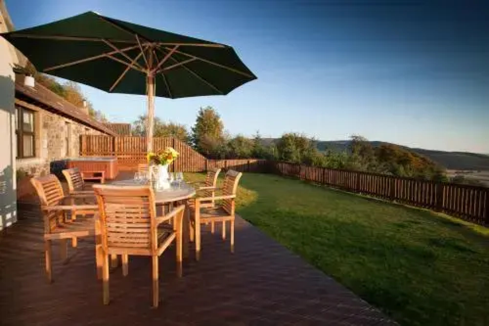 Maple Cottage with Hot Tub near Cupar, Fife