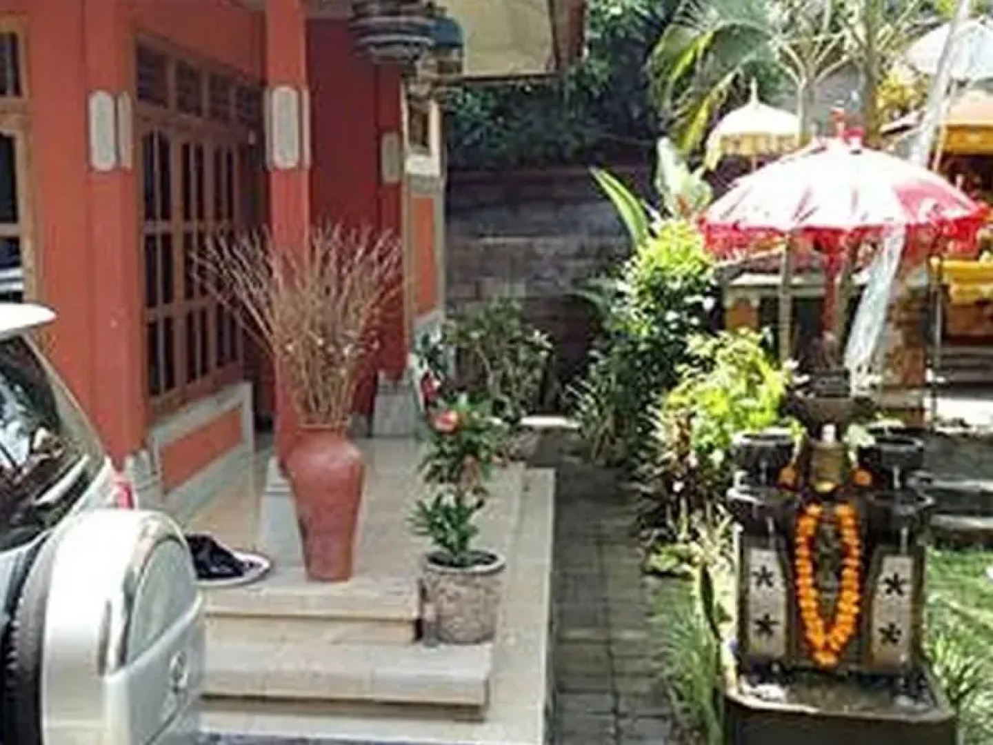 Hide Homestay Menjangan