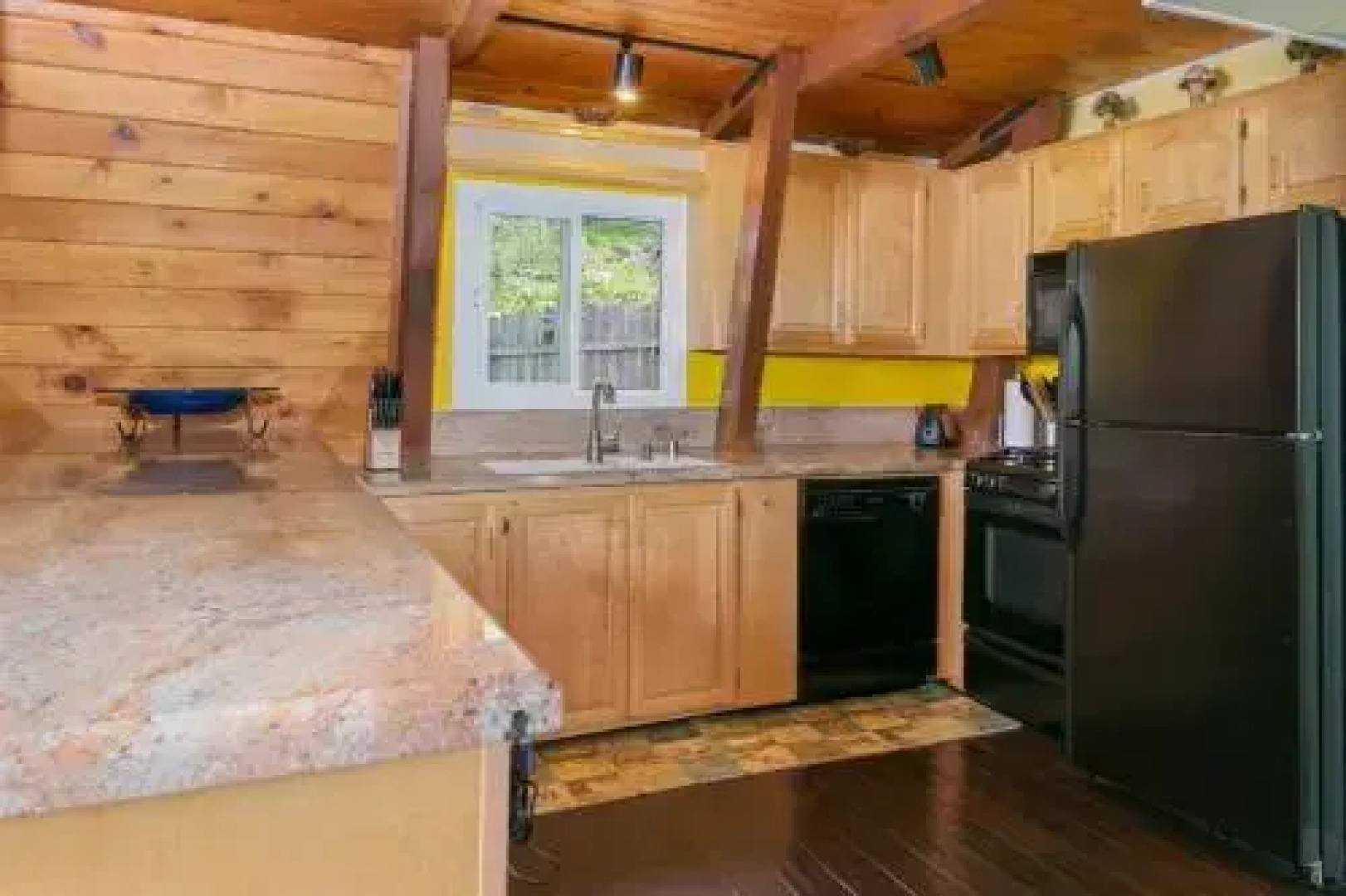 20221 Croydon Lane House - 2 Br home by RedAwning