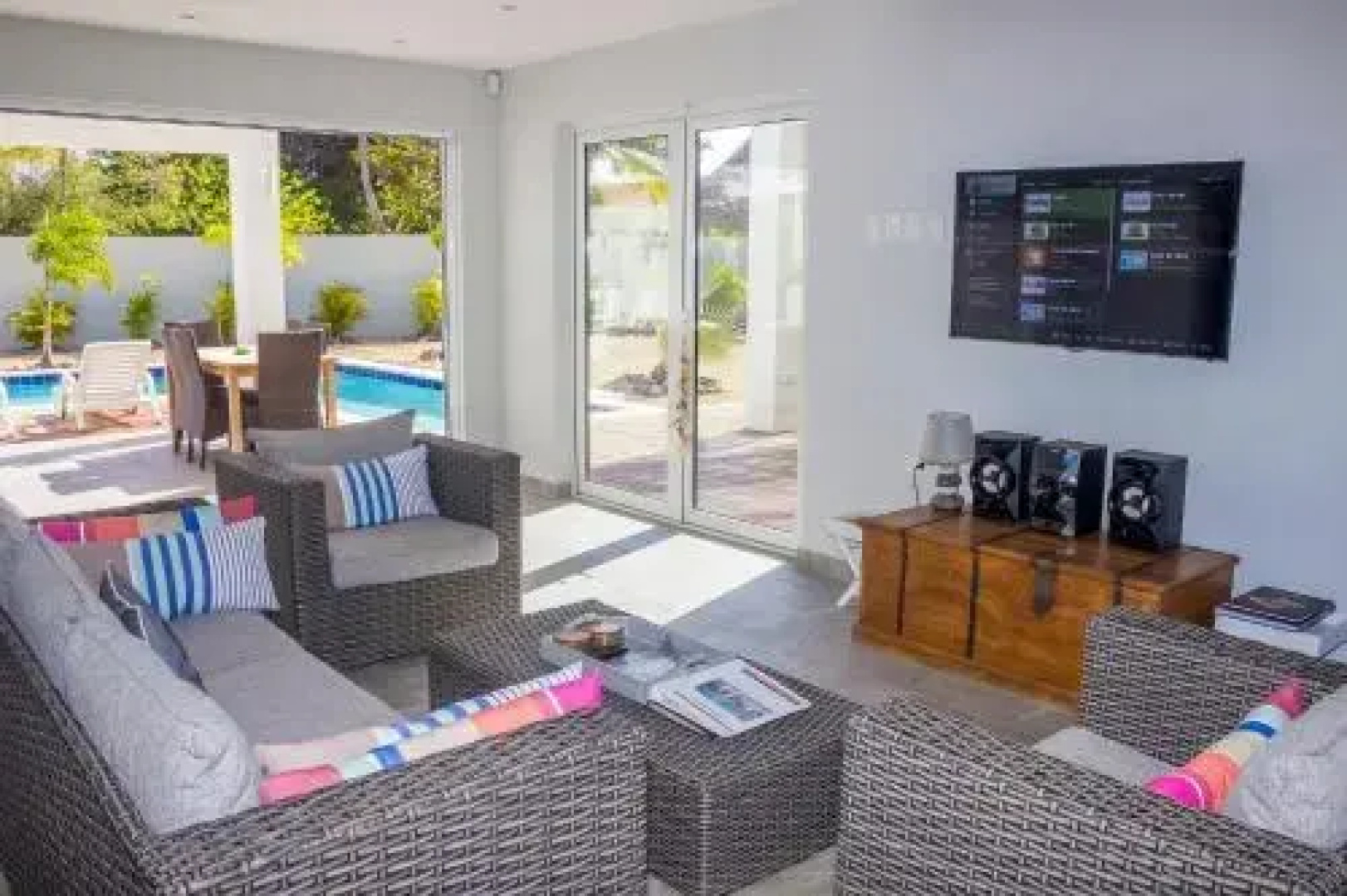 Malmok Beach Break Villa