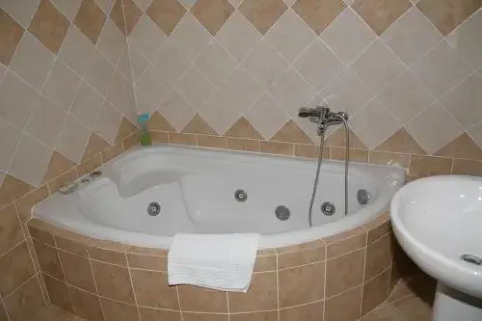 Elanthi Hostel