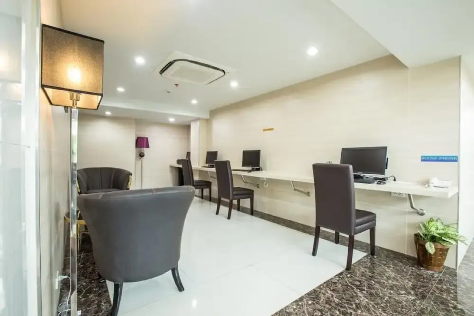 Golden Dragon Suvarnabhumi Hotel