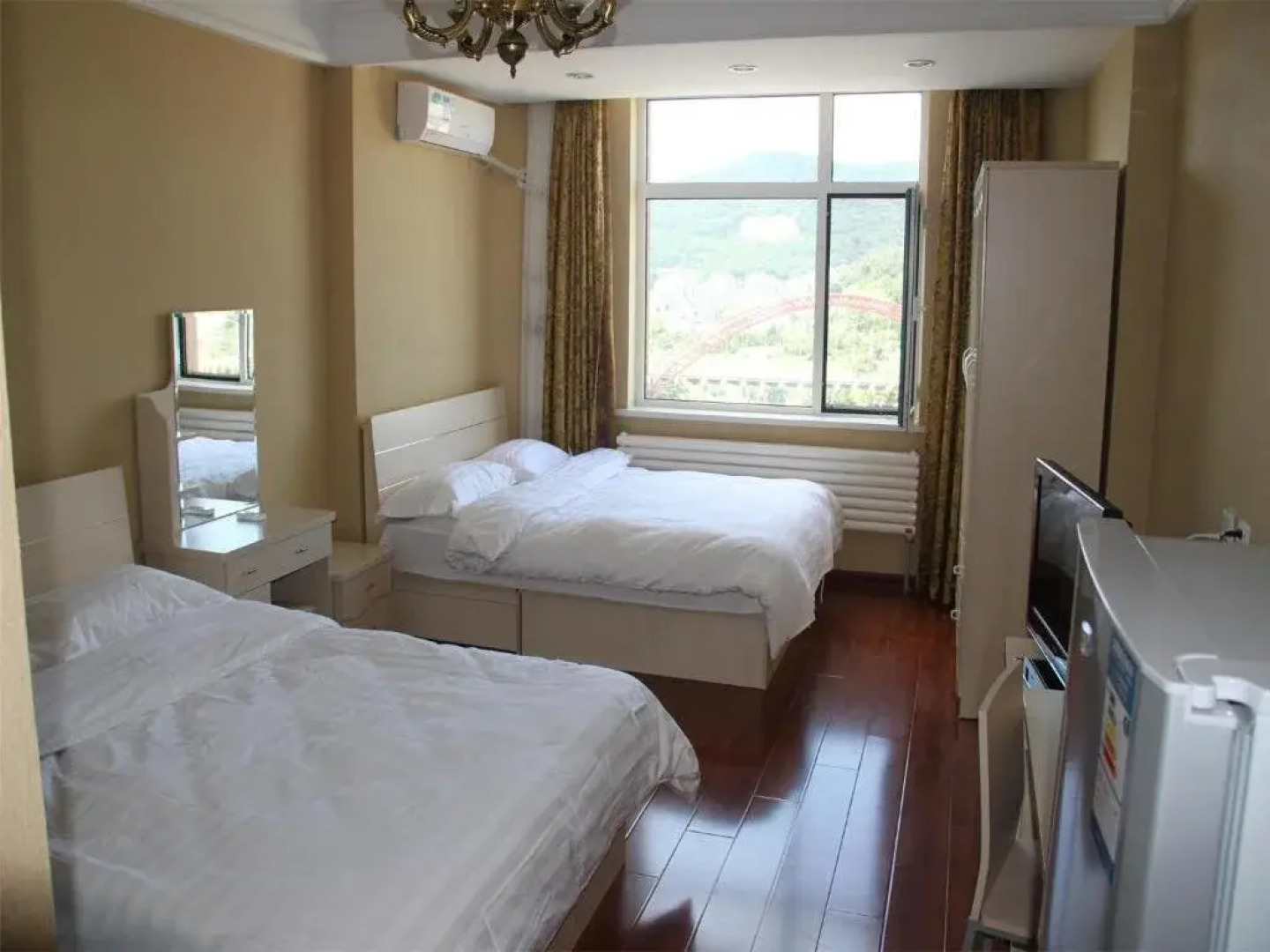 Yi Zheng Holiday Hotel