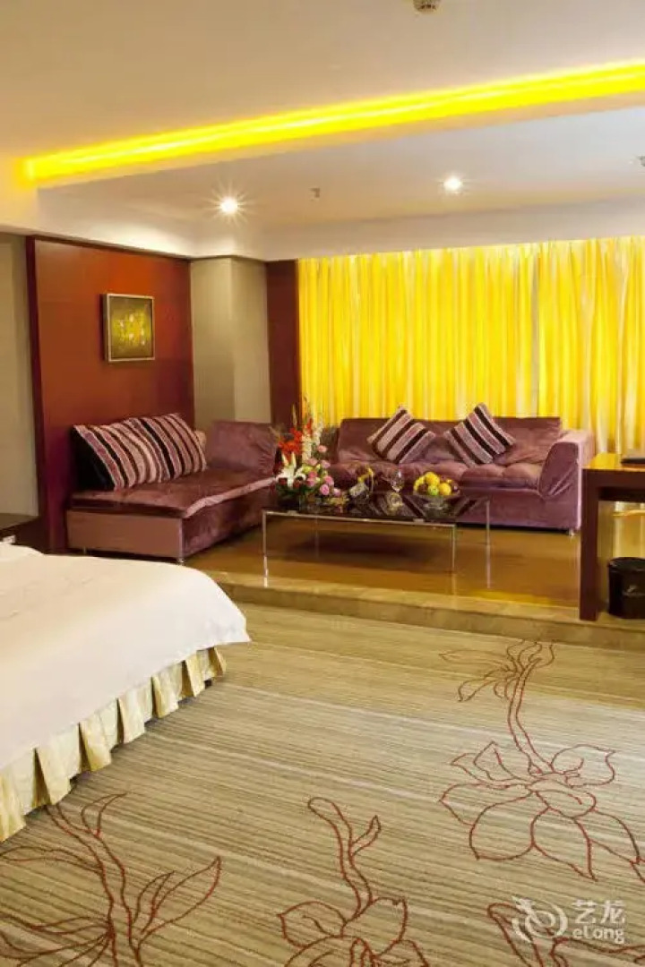 Shuanglong Plaza Hotel