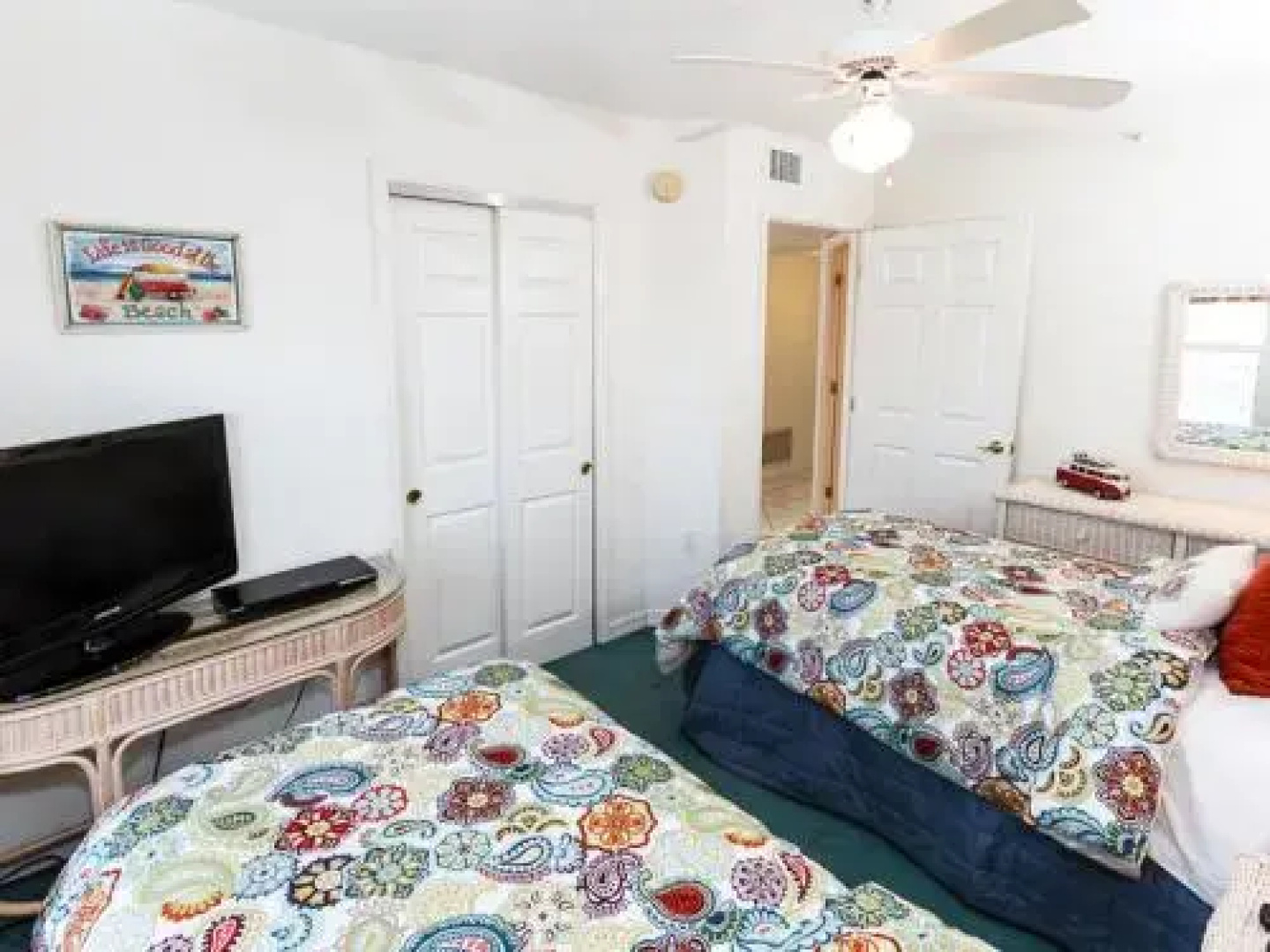 Islander 5009 by RedAwning