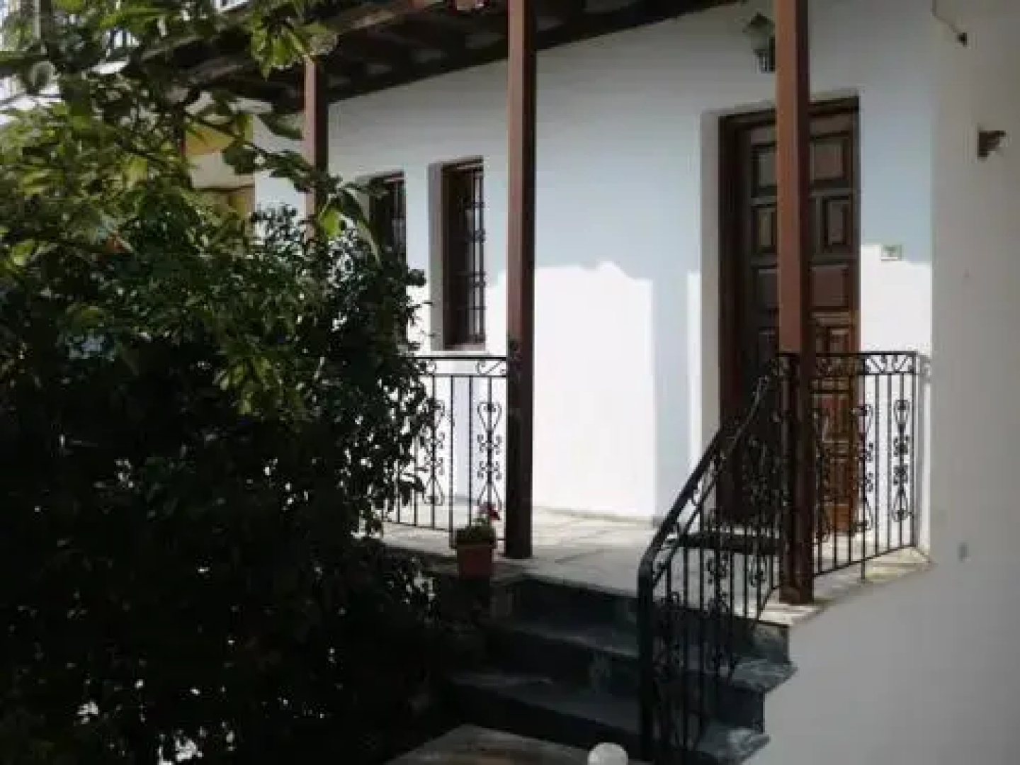 Paradeisos Rooms
