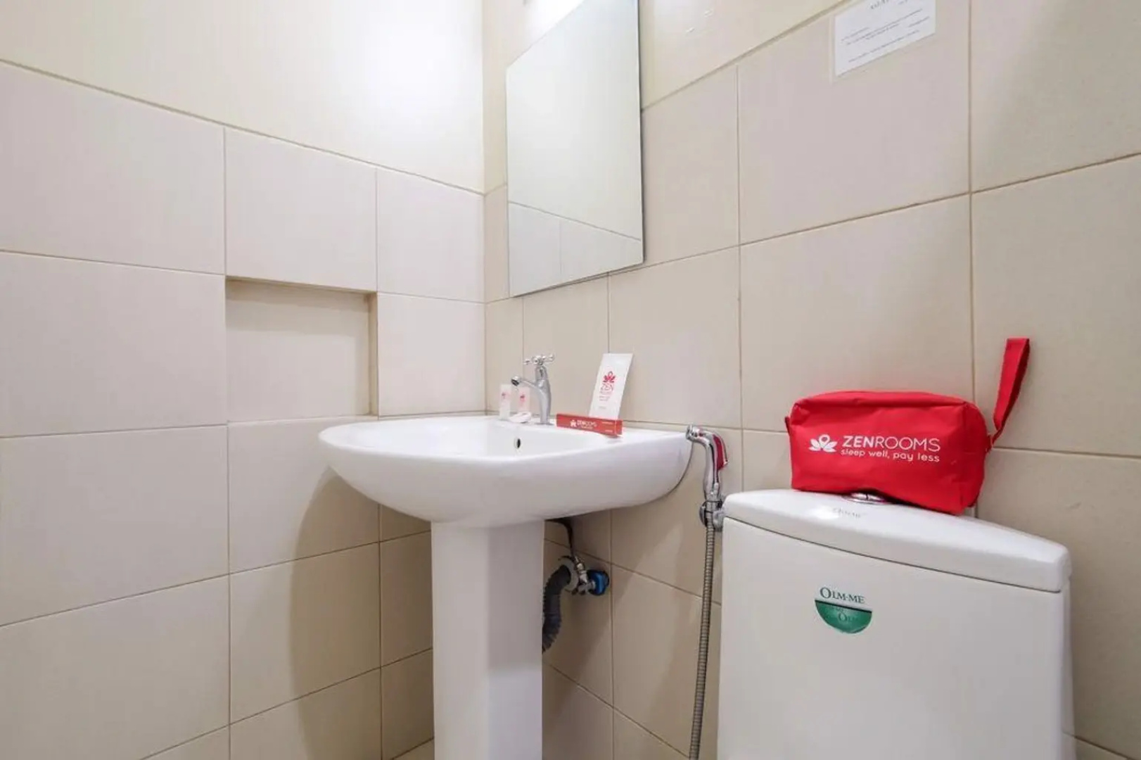 ZEN Rooms Basic Aurora Pasay