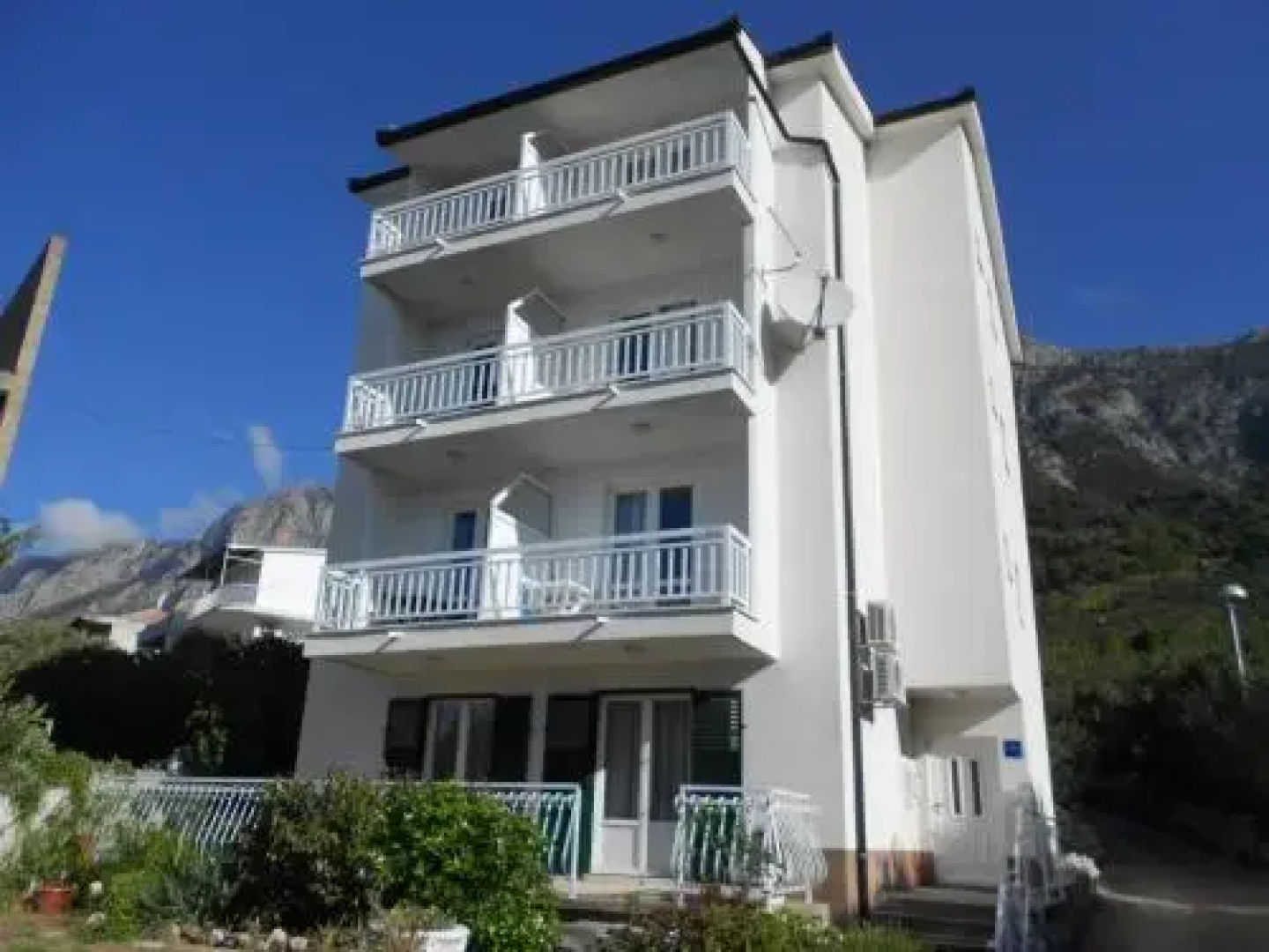 Apartments Lončar