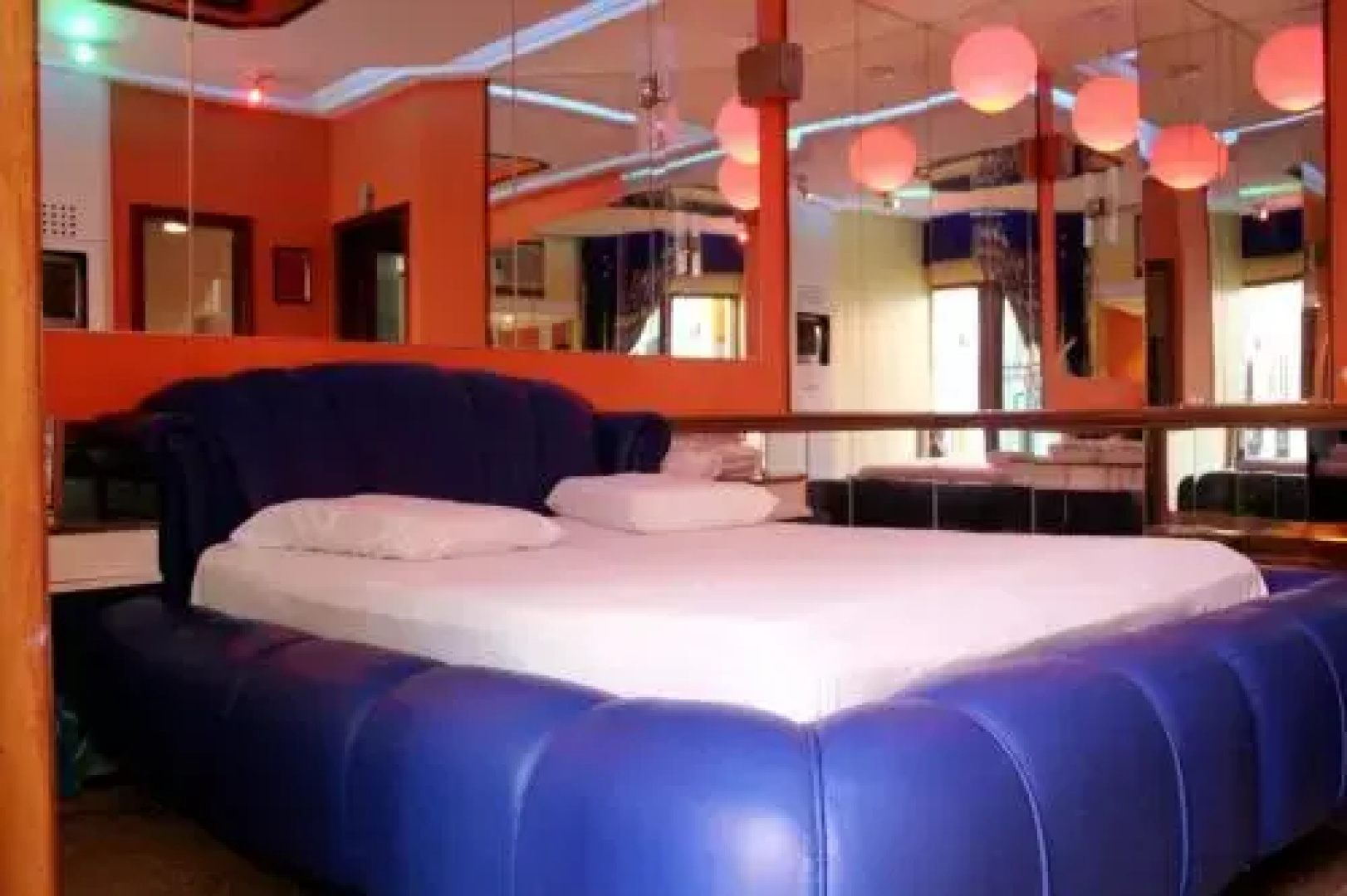 Status Motel (Adult Only)