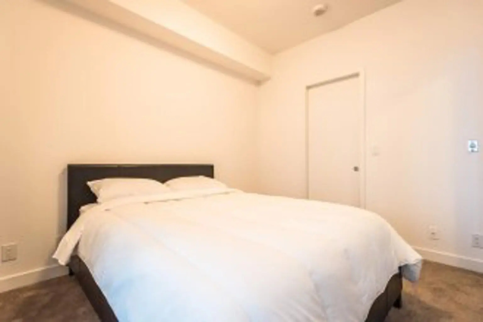 JP Stays - Cozy Lakeview Condo Downtown Core offered by Short Term Sta