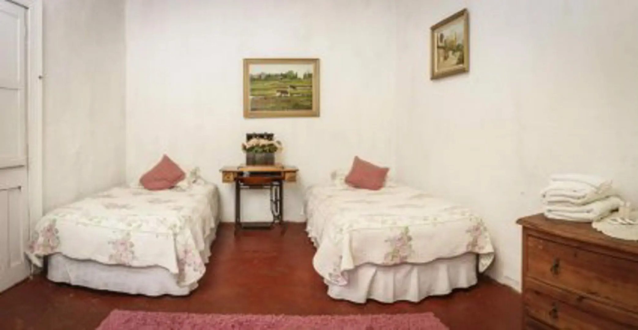 La Casa de Adobe Natural y Más