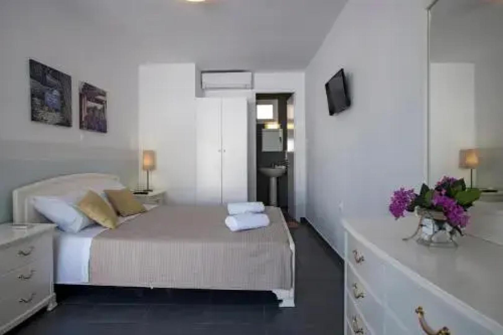 Perivoli Rooms