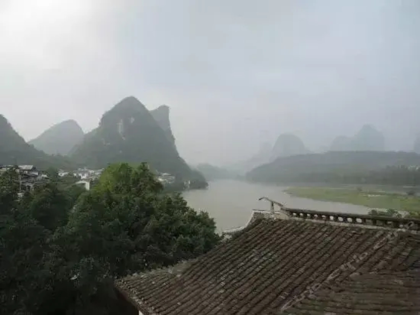 Yangshuo River Times Hotel