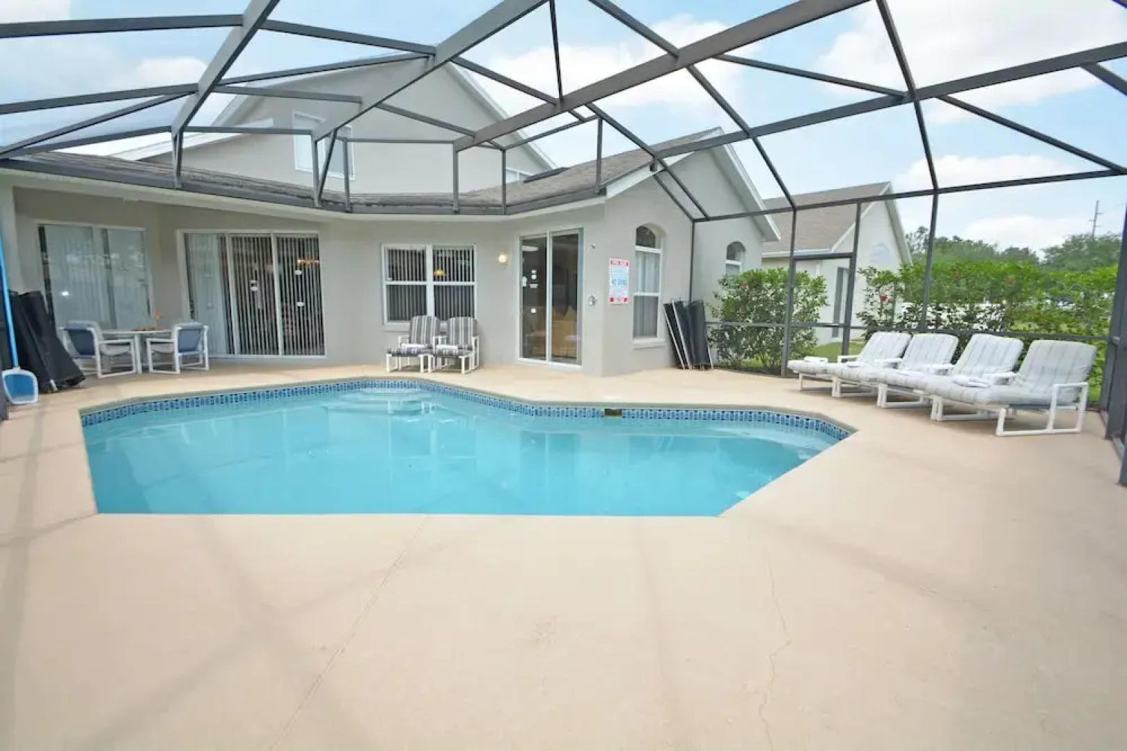 351CD Walters Retreat 5 Br villa by RedAwning