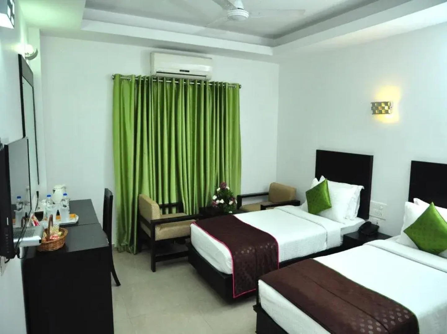 OYO Premium Calicut Airport Extension