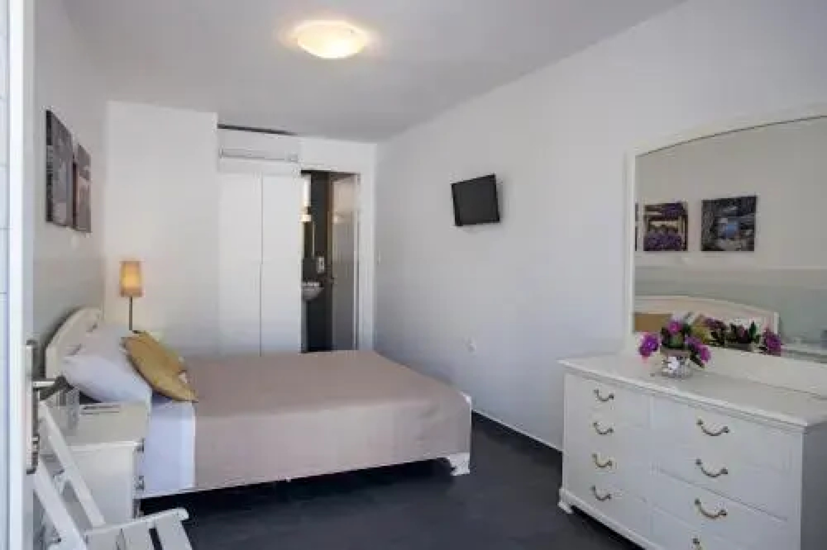 Perivoli Rooms