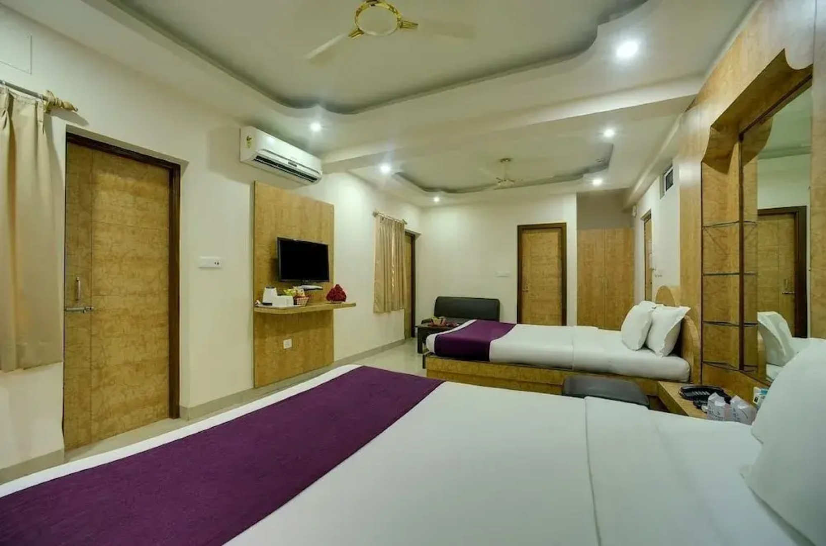 Cozzet Hotel