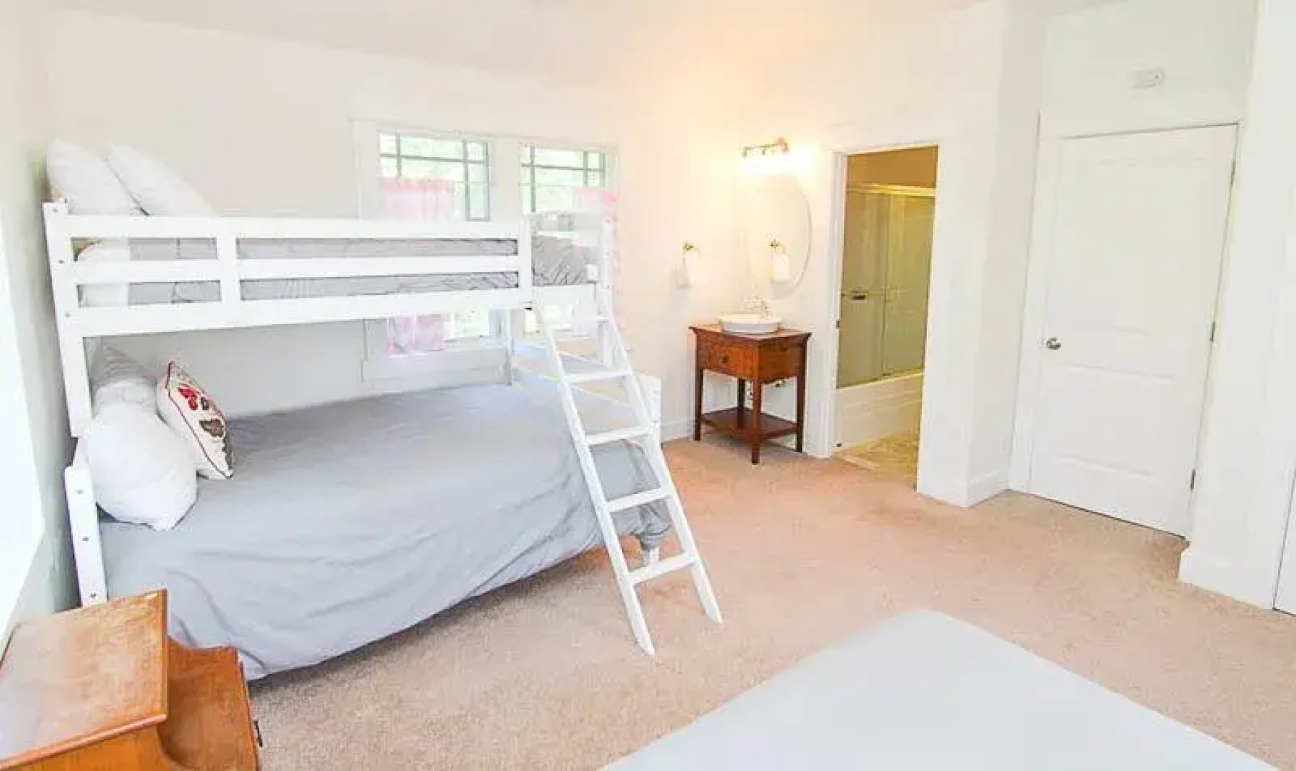 Pacific Way - 3 Br home by RedAwning