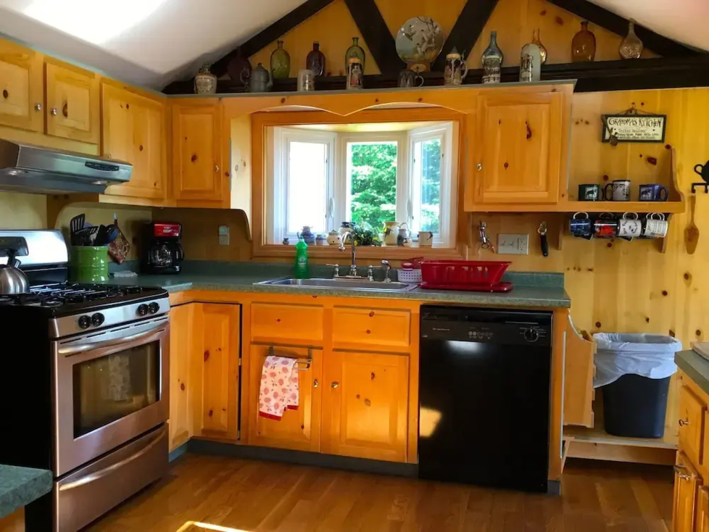 Picturesque Island Cottage 2 Bedrooms 2 Bathrooms Home