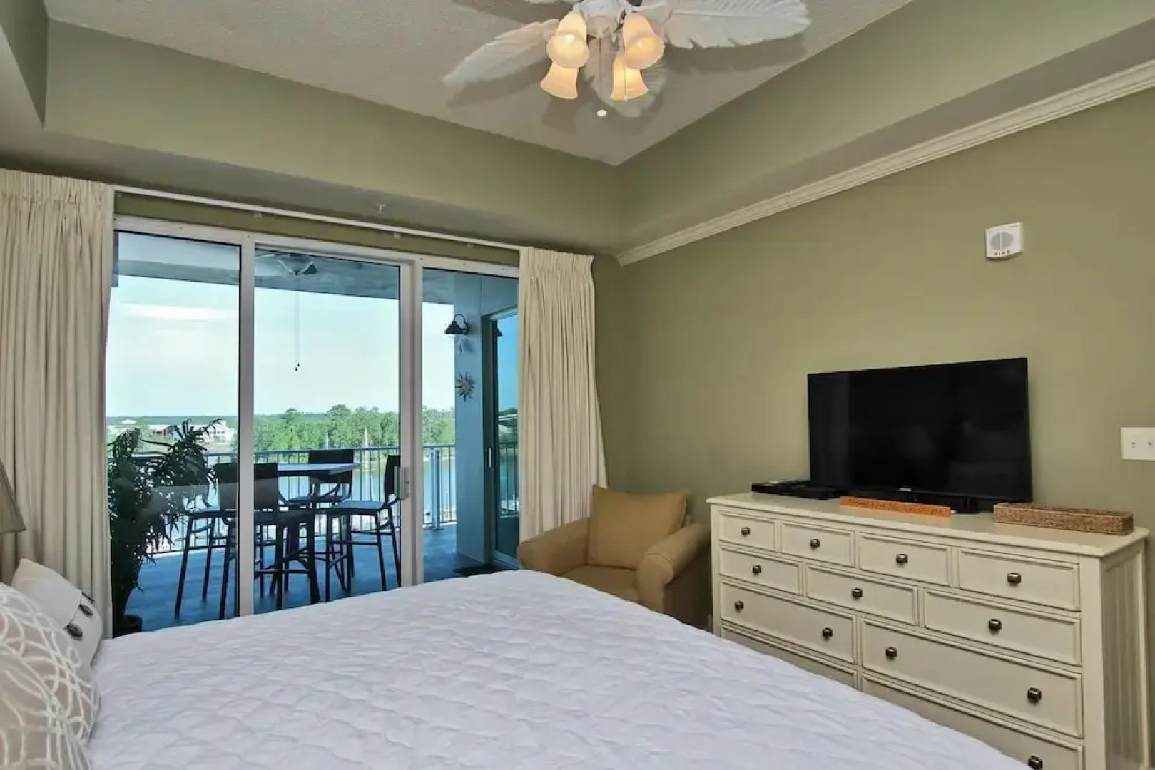 Wharf 405 - 2 Br condo