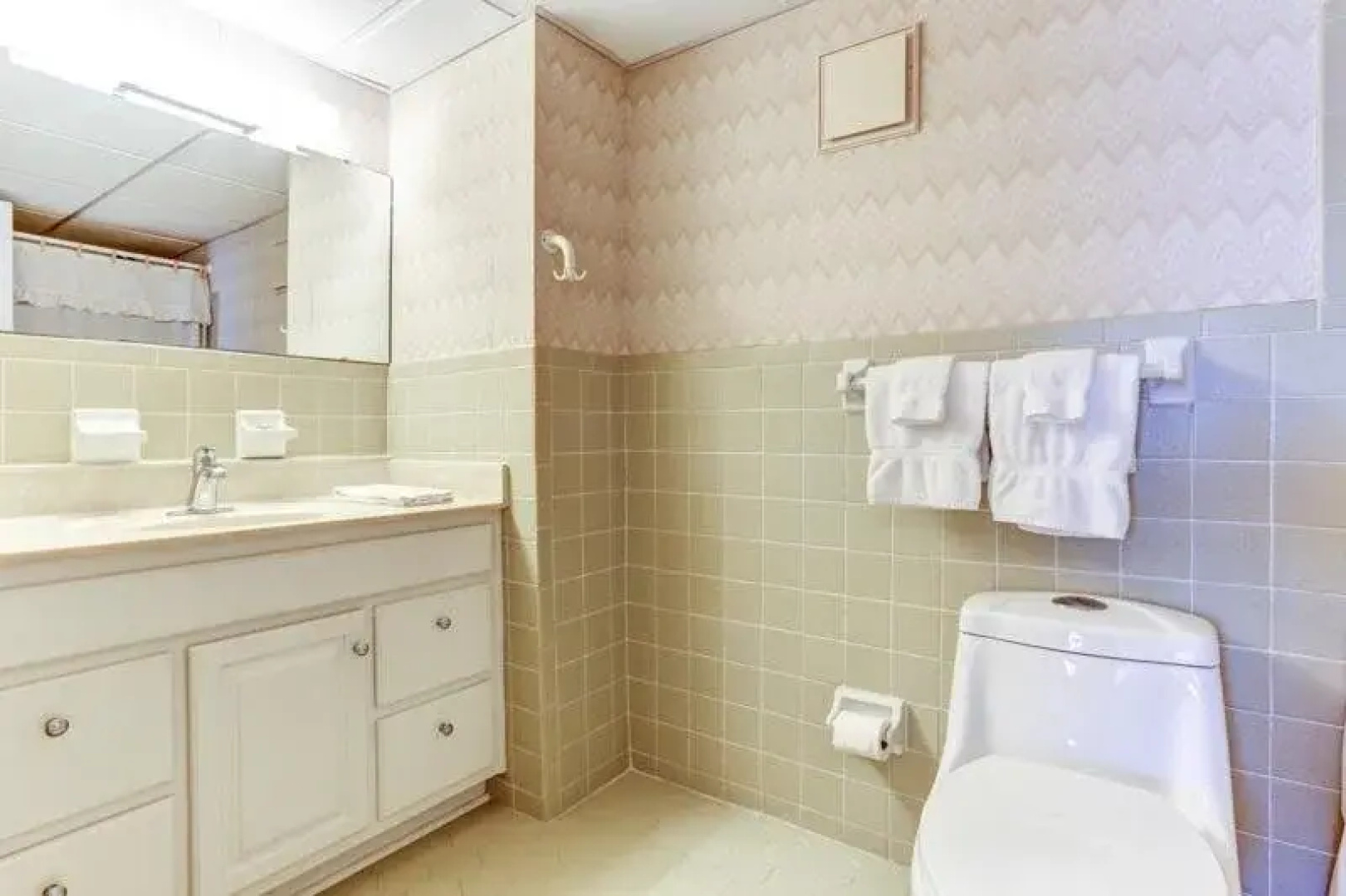 Convenience Direct Oceanfront Condo with Private Balcony by RedAwning