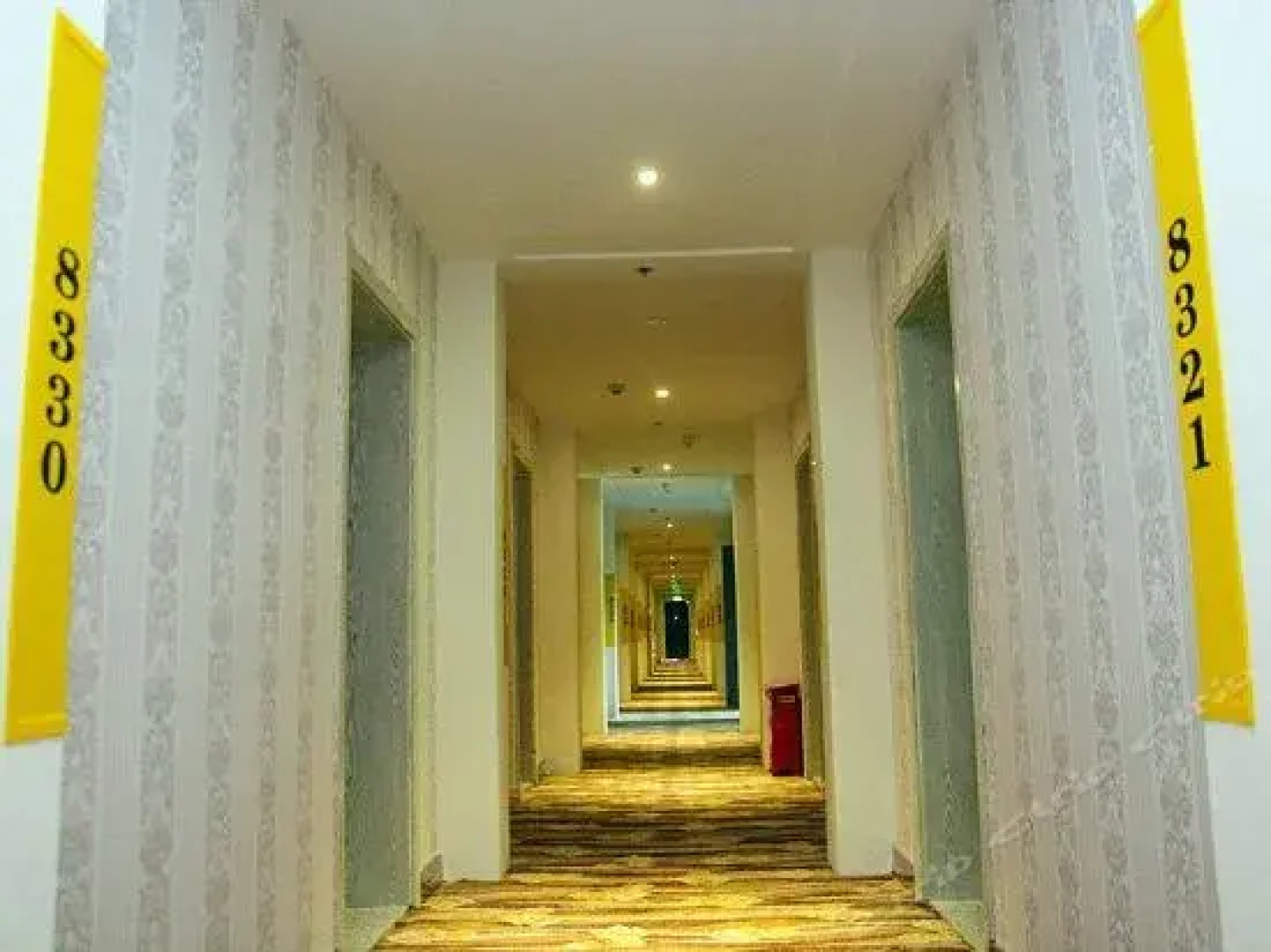 Jinhui Business Hotel CBD Yiling Square Branch