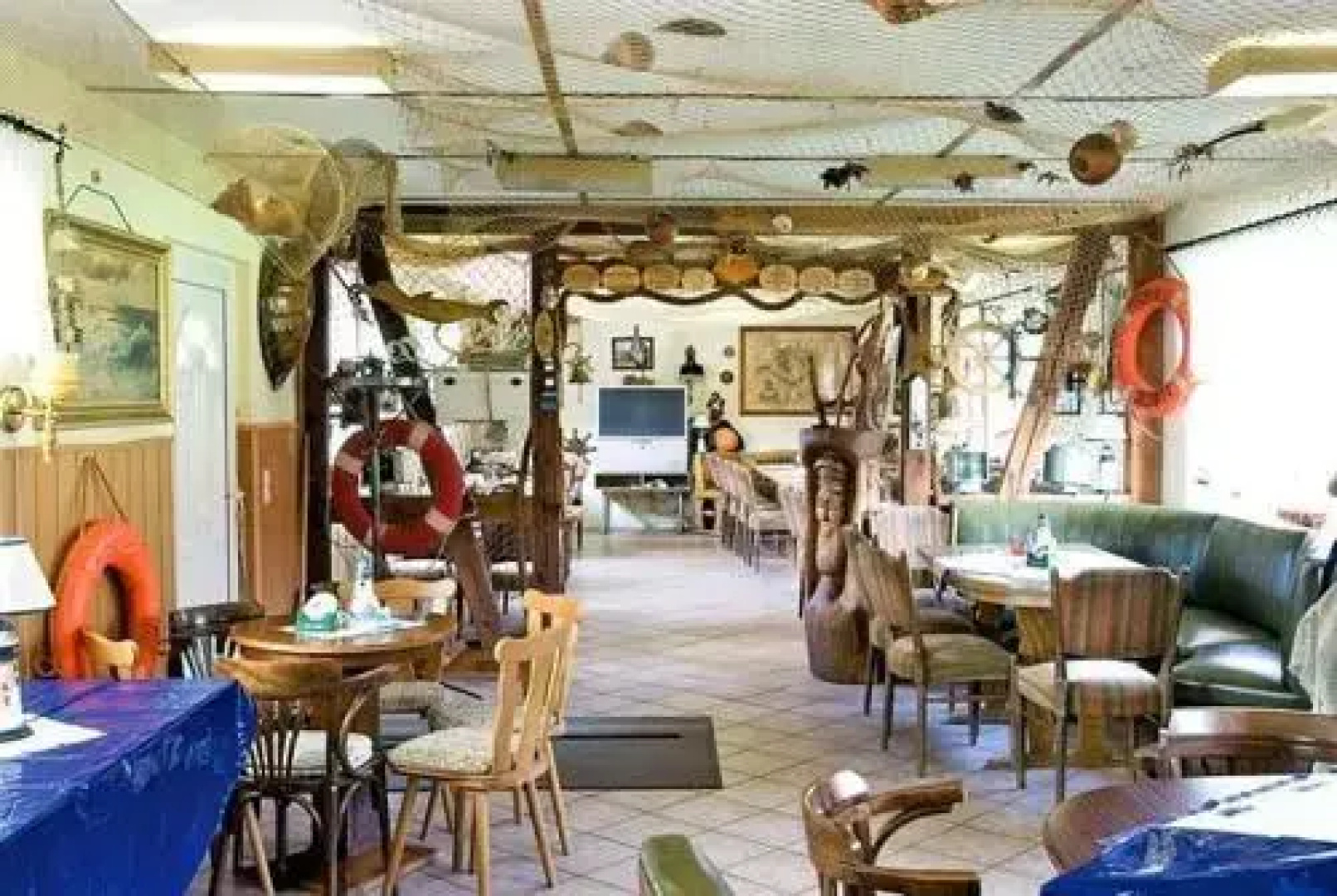 Doppelzimmer-fuer-2-Personen-fuer-die-Stoertebeker-Festspiele